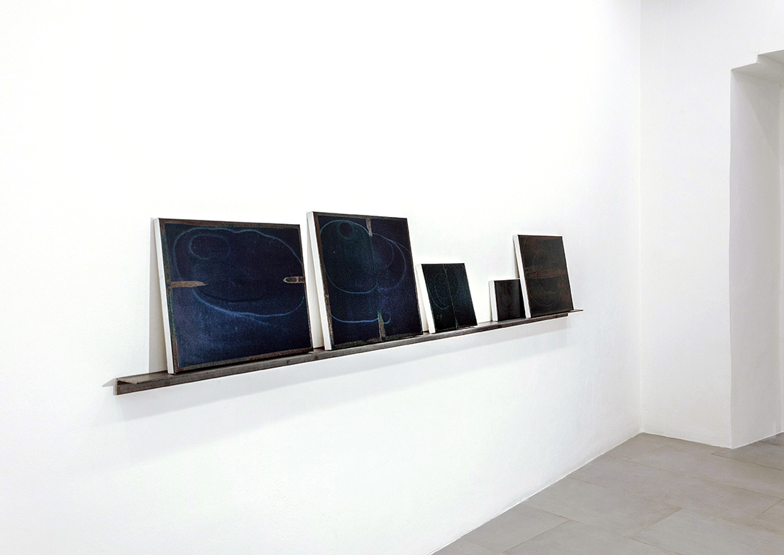 Antonio Catelani - Berliner Blau 2022, blue paintings on full iron shelf, cm 300 - Installation view, Rizzuto Gallery, Palermo